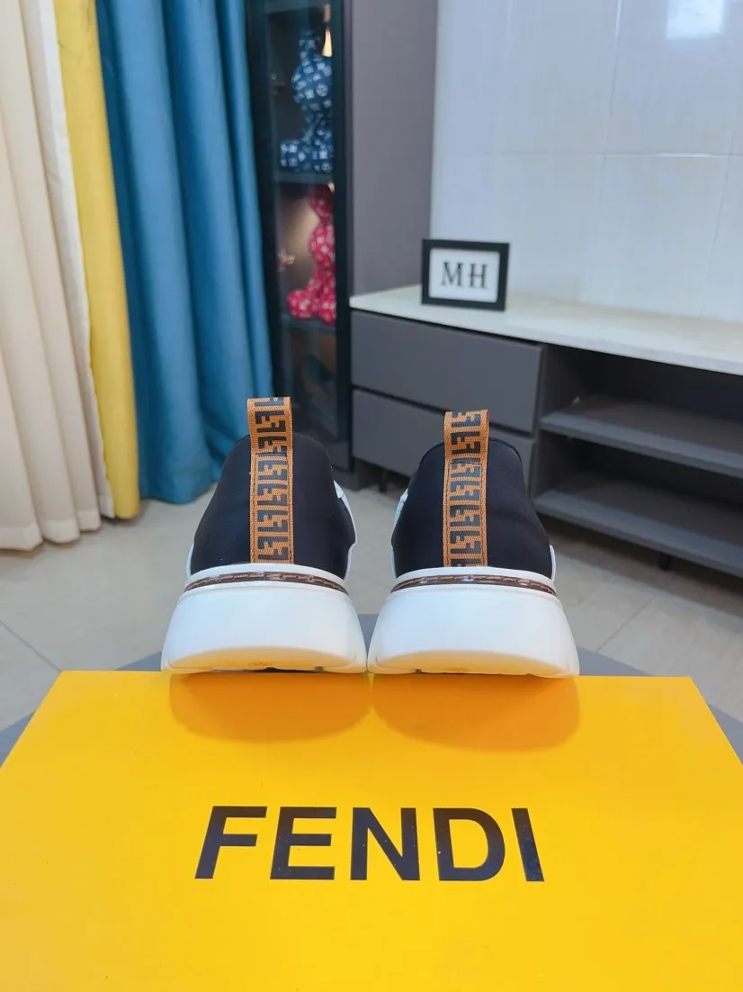 Factory price 420🌹🌹【FENDI】FENDI classic and comfortable men, this complex sneaker is made of soft calfskin➕genuine leather lining➕original ultra-light rubber material with rough outsole. This unique light and thin style is suitable for the casual and exquisite sensibility of this season. It is comfortable and natural on the feet. It is an everyday style for casual travel in autumn and winter! 38/44